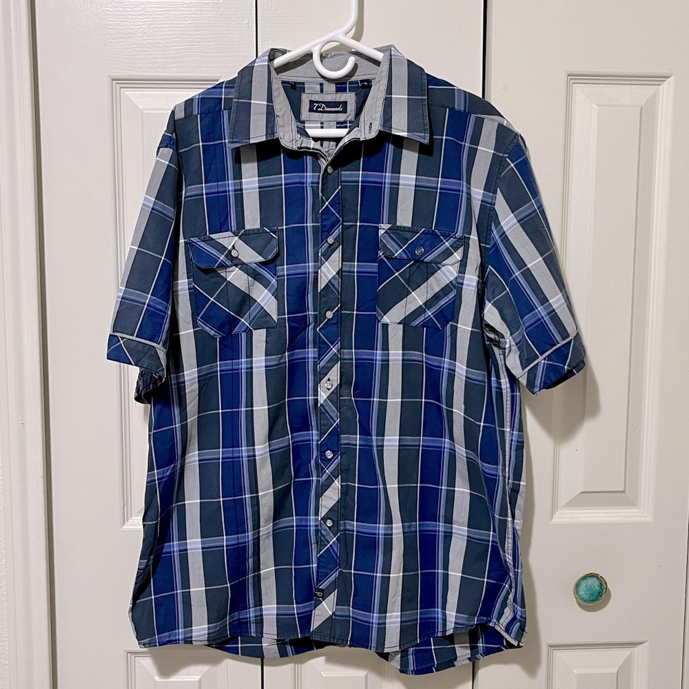 7 Diamonds men’s blue button down shirt. Size 3x/XXXL.